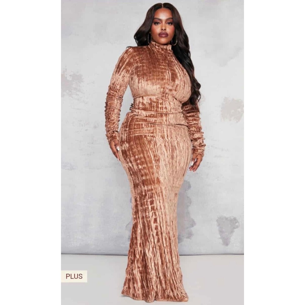 PrettyLittleThing‎ Plus Camel Crushed Velvet Mock Neck Ruched Sleeve Maxi Dress